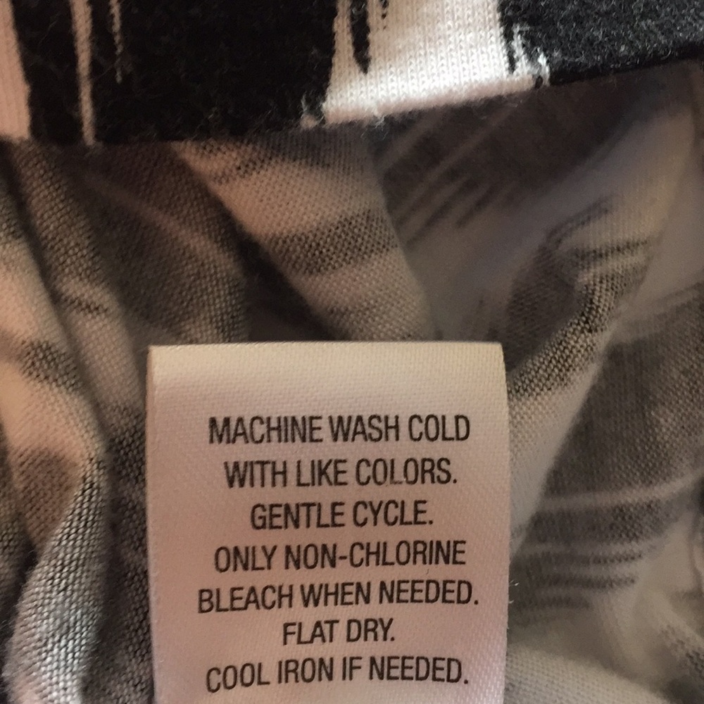 Apt 9 Modern V-Neck Essentials - Medium - Picture 5 of 6